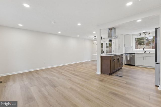 15915 FAIRWAY DR, Dumfries, VA 22025