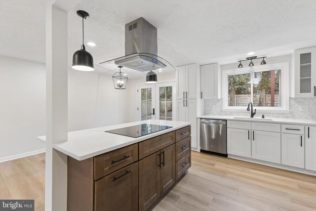 15915 FAIRWAY DR, Dumfries, VA 22025