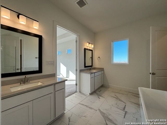 152 W Magnolia Circle, La Vernia, TX 78121