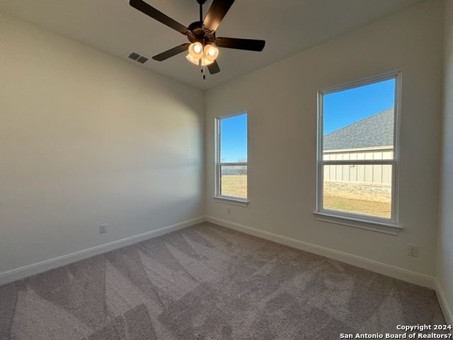 152 W Magnolia Circle, La Vernia, TX 78121