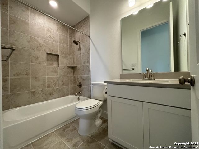 152 W Magnolia Circle, La Vernia, TX 78121