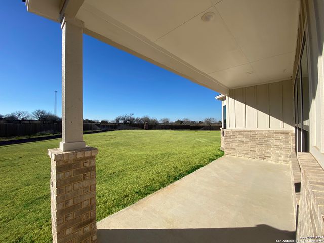 152 W Magnolia Circle, La Vernia, TX 78121