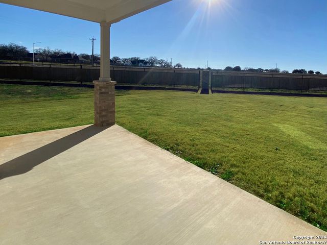 152 W Magnolia Circle, La Vernia, TX 78121