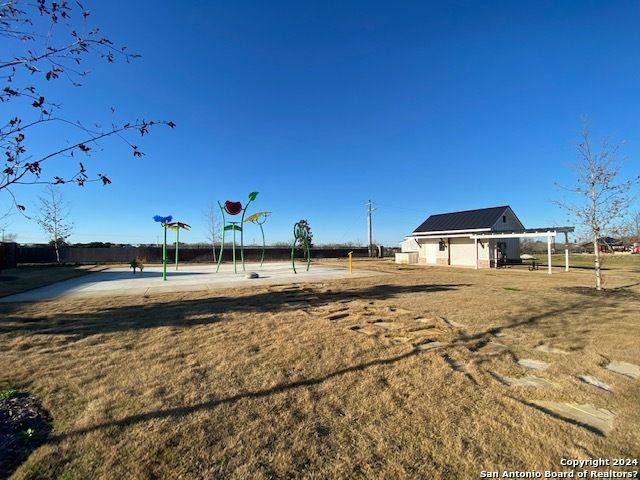 152 W Magnolia Circle, La Vernia, TX 78121