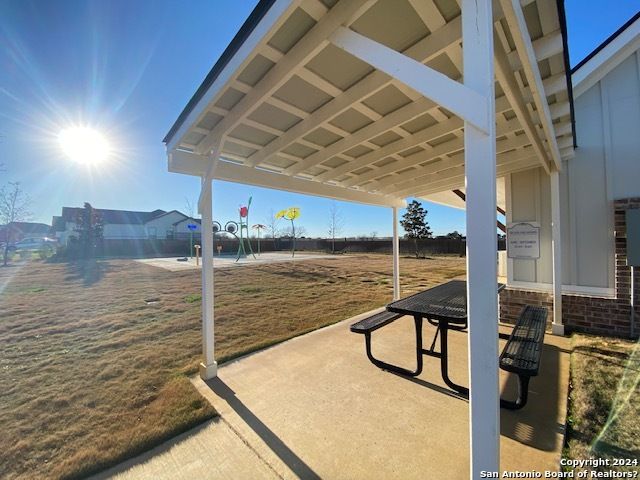 152 W Magnolia Circle, La Vernia, TX 78121