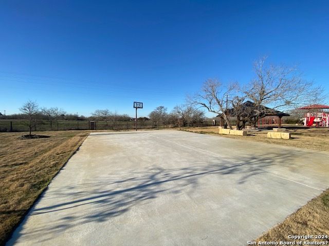 152 W Magnolia Circle, La Vernia, TX 78121