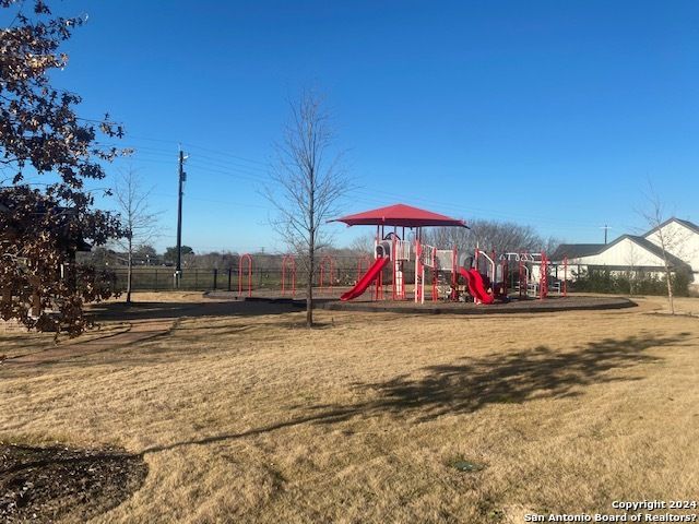 152 W Magnolia Circle, La Vernia, TX 78121