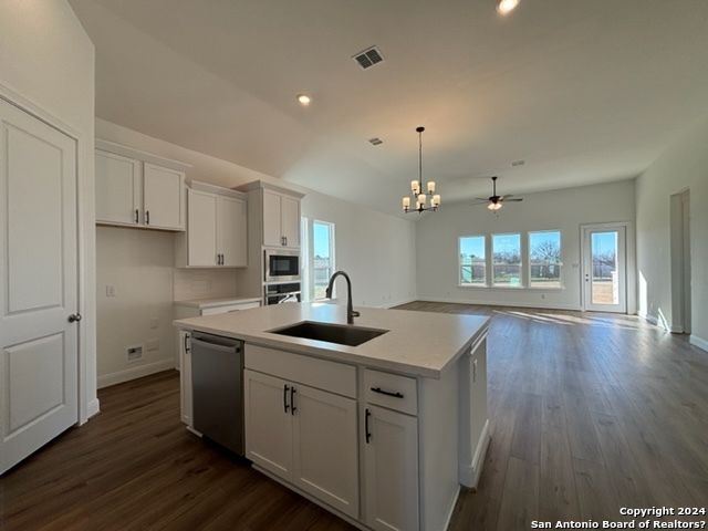152 W Magnolia Circle, La Vernia, TX 78121
