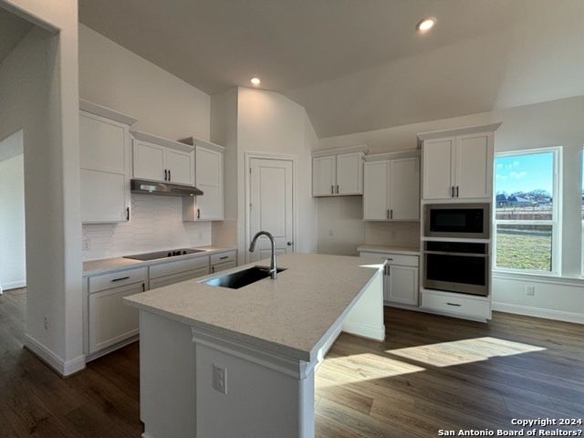 152 W Magnolia Circle, La Vernia, TX 78121