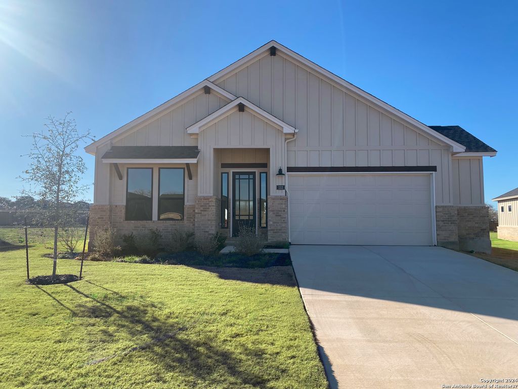 152 W Magnolia Circle, La Vernia, TX 78121
