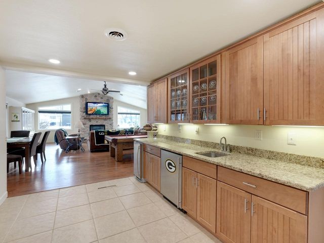 1735 S Oneida STREET, Green Bay, WI 54304