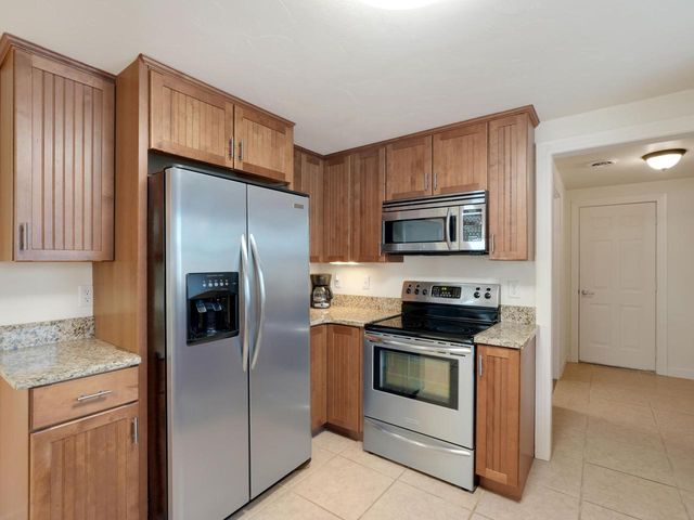 1735 S Oneida STREET, Green Bay, WI 54304