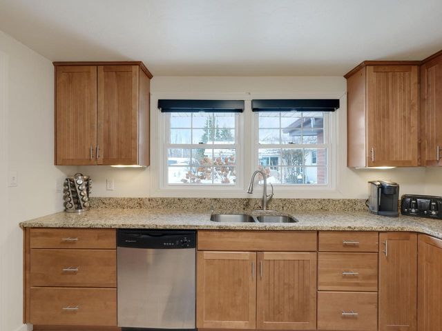 1735 S Oneida STREET, Green Bay, WI 54304