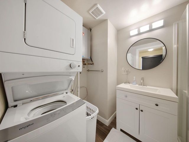 1735 S Oneida STREET, Green Bay, WI 54304