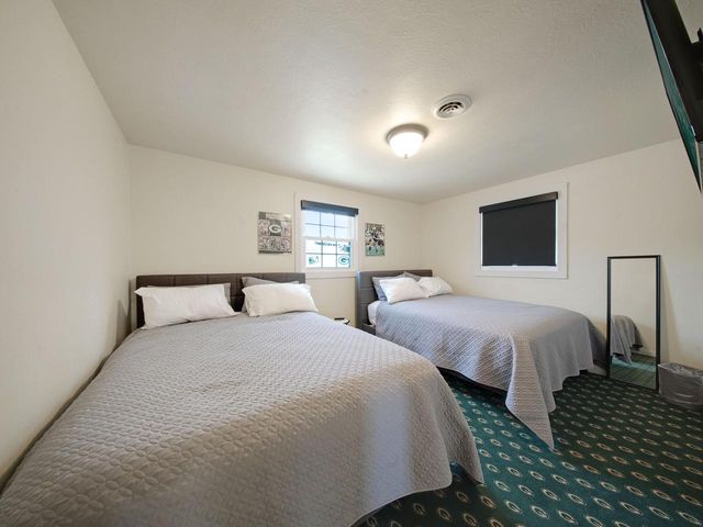 1735 S Oneida STREET, Green Bay, WI 54304