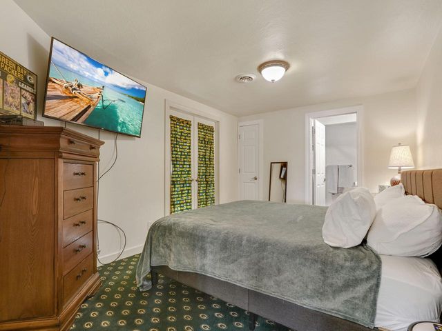 1735 S Oneida STREET, Green Bay, WI 54304