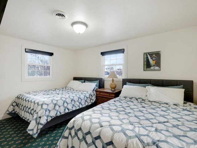 1735 S Oneida STREET, Green Bay, WI 54304