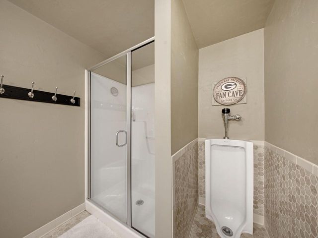 1735 S Oneida STREET, Green Bay, WI 54304