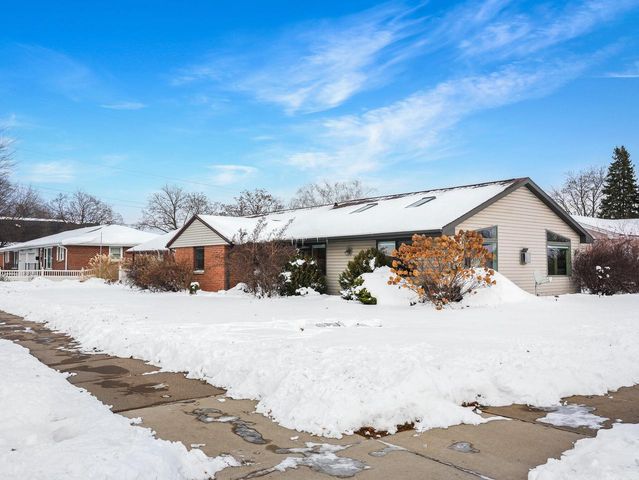 1735 S Oneida STREET, Green Bay, WI 54304