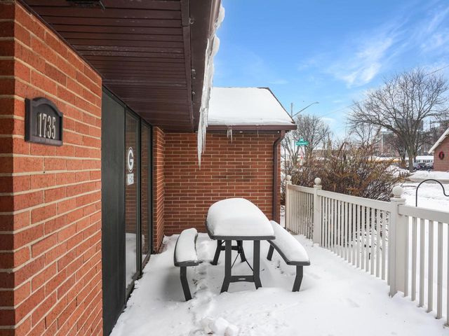 1735 S Oneida STREET, Green Bay, WI 54304