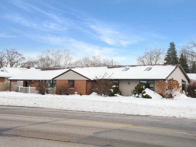 1735 S Oneida STREET, Green Bay, WI 54304