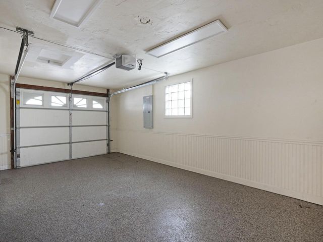 1735 S Oneida STREET, Green Bay, WI 54304