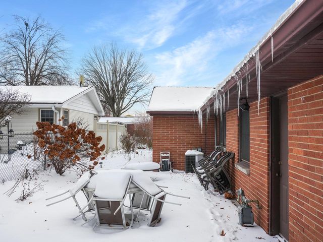 1735 S Oneida STREET, Green Bay, WI 54304