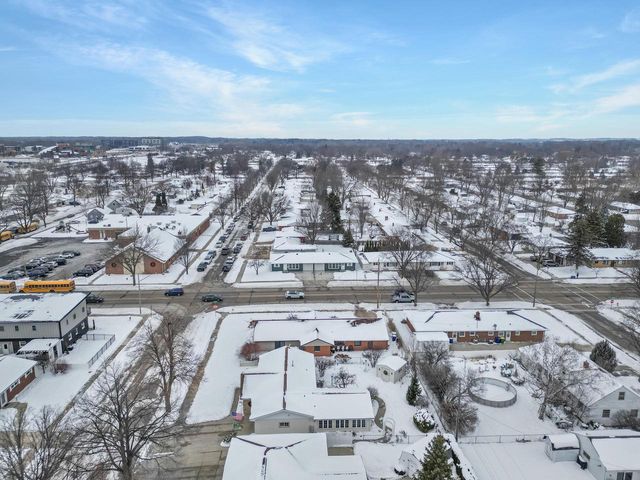 1735 S Oneida STREET, Green Bay, WI 54304