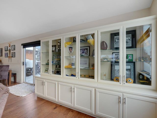 1735 S Oneida STREET, Green Bay, WI 54304