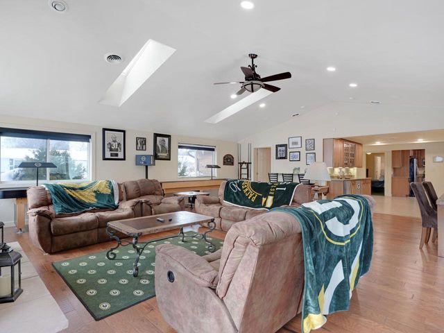 1735 S Oneida STREET, Green Bay, WI 54304