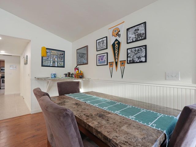 1735 S Oneida STREET, Green Bay, WI 54304