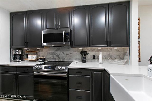 1307 RIVER HILLS Circle E 9, Jacksonville, FL 32211