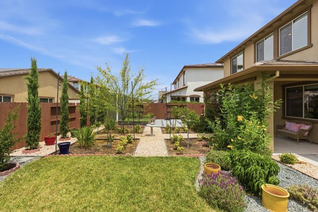 1049 Blue Range Way, Roseville, CA 95747