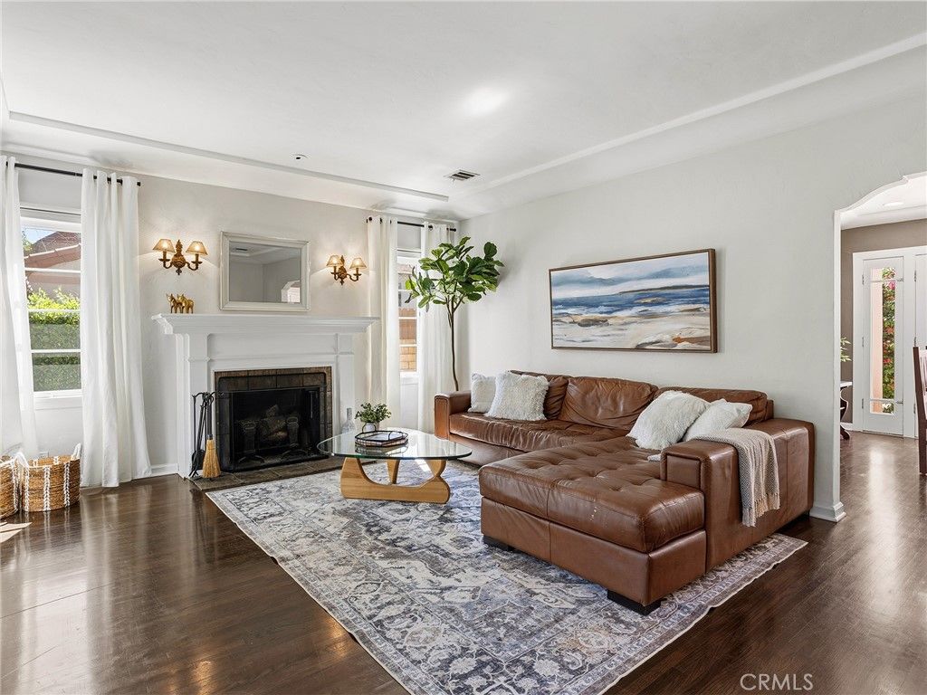 Image 11 of property listing at 5233 Lemp Avenue, Valley Village, CA 91601