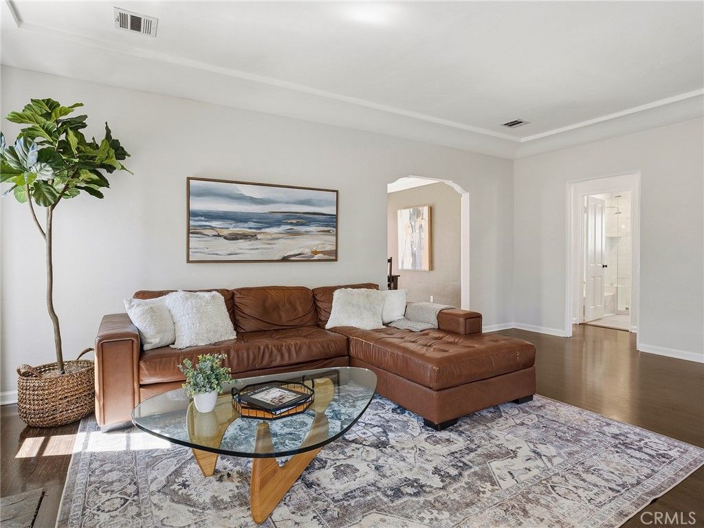 Image 12 of property listing at 5233 Lemp Avenue, Valley Village, CA 91601