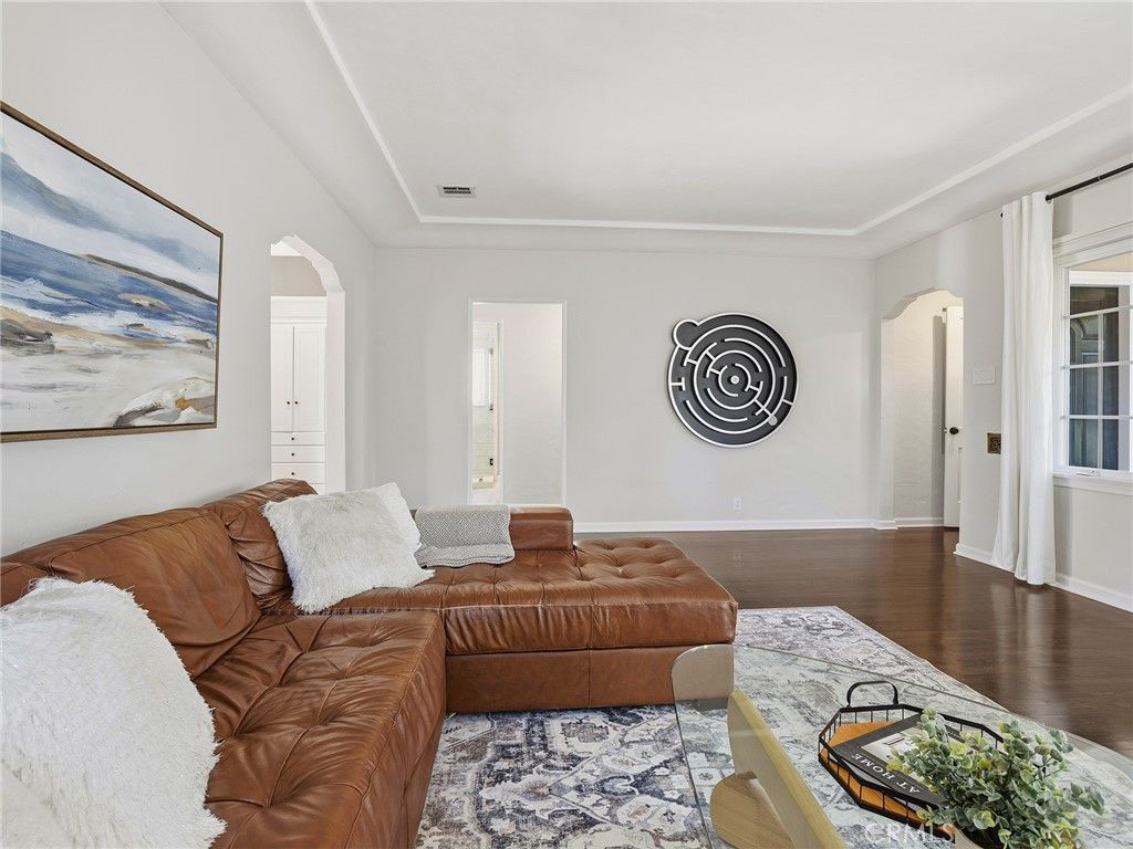 Image 13 of property listing at 5233 Lemp Avenue, Valley Village, CA 91601