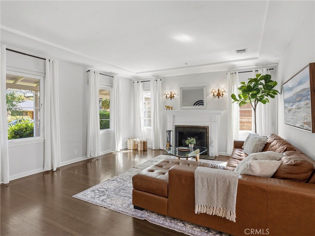 Image 15 of property listing at 5233 Lemp Avenue, Valley Village, CA 91601