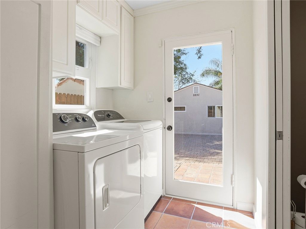 Image 25 of property listing at 5233 Lemp Avenue, Valley Village, CA 91601