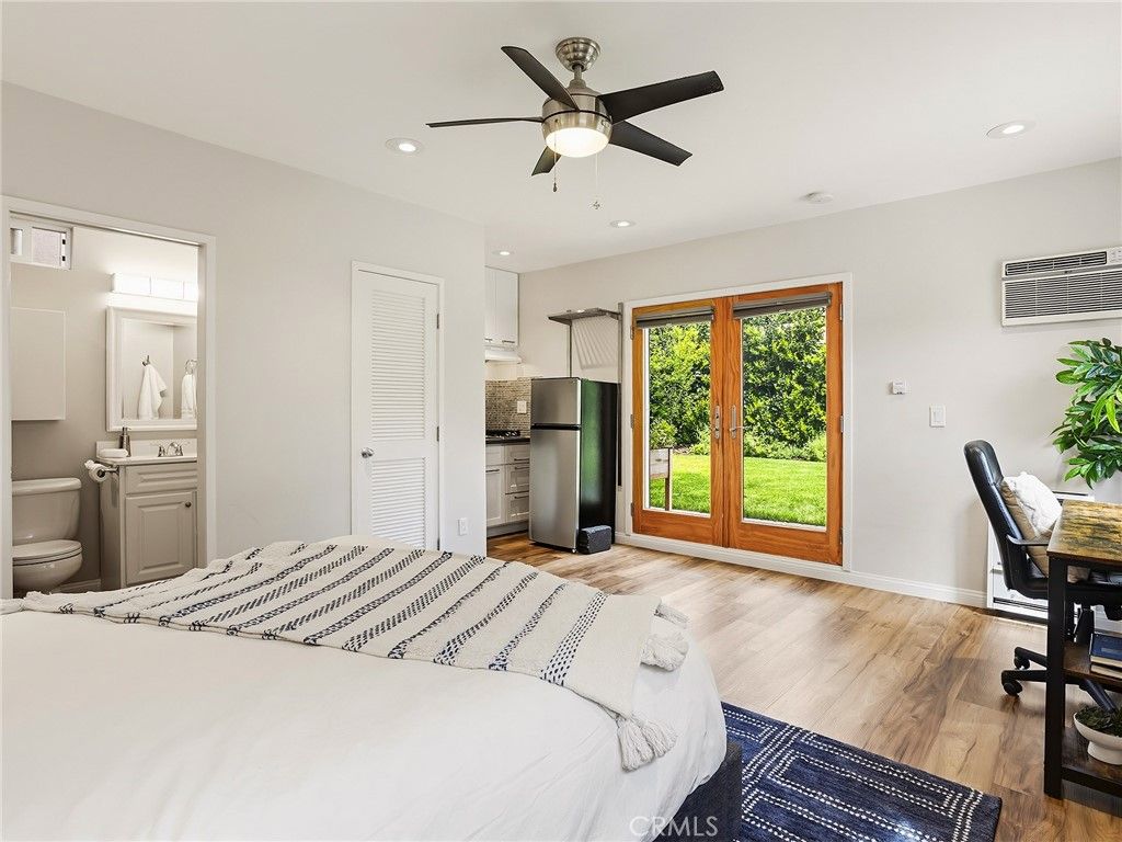 Image 28 of property listing at 5233 Lemp Avenue, Valley Village, CA 91601