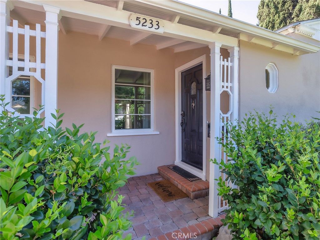 Image 2 of property listing at 5233 Lemp Avenue, Valley Village, CA 91601