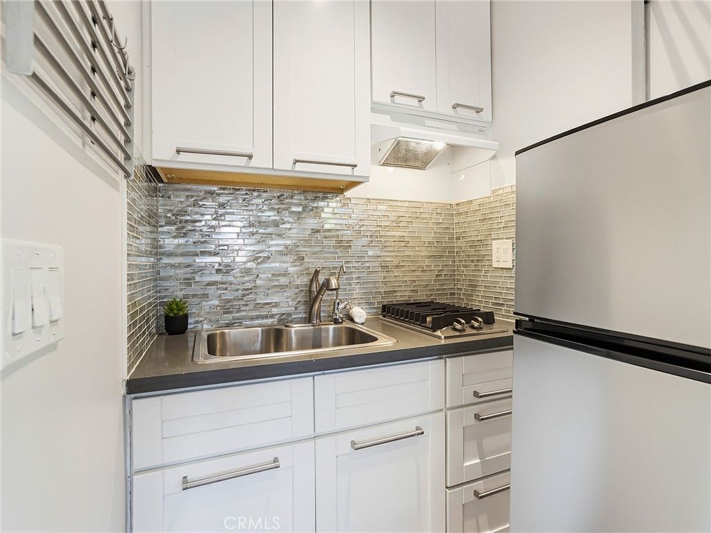 Image 30 of property listing at 5233 Lemp Avenue, Valley Village, CA 91601