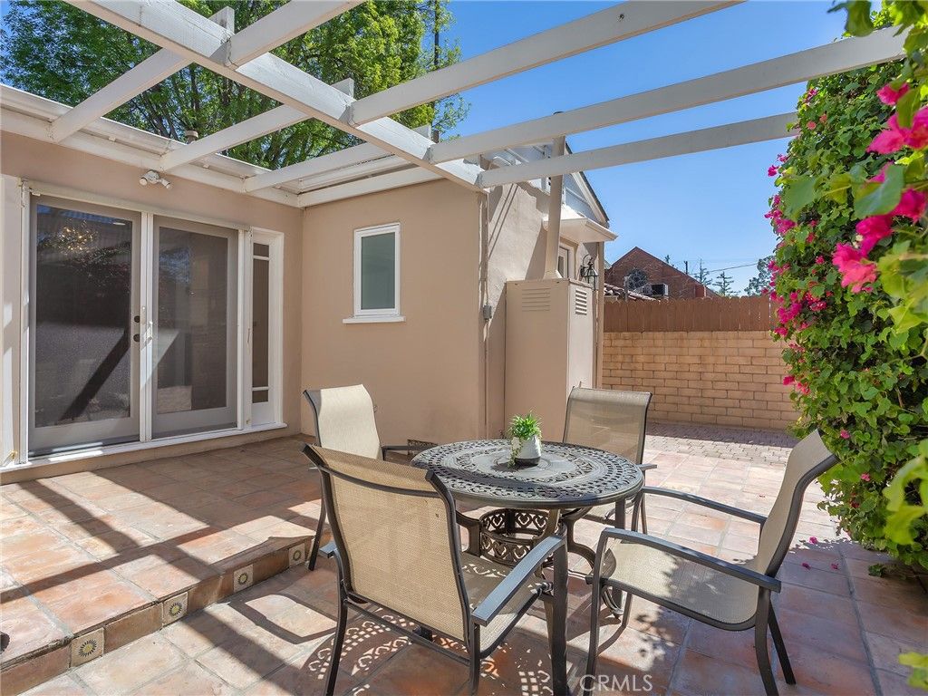 Image 38 of property listing at 5233 Lemp Avenue, Valley Village, CA 91601