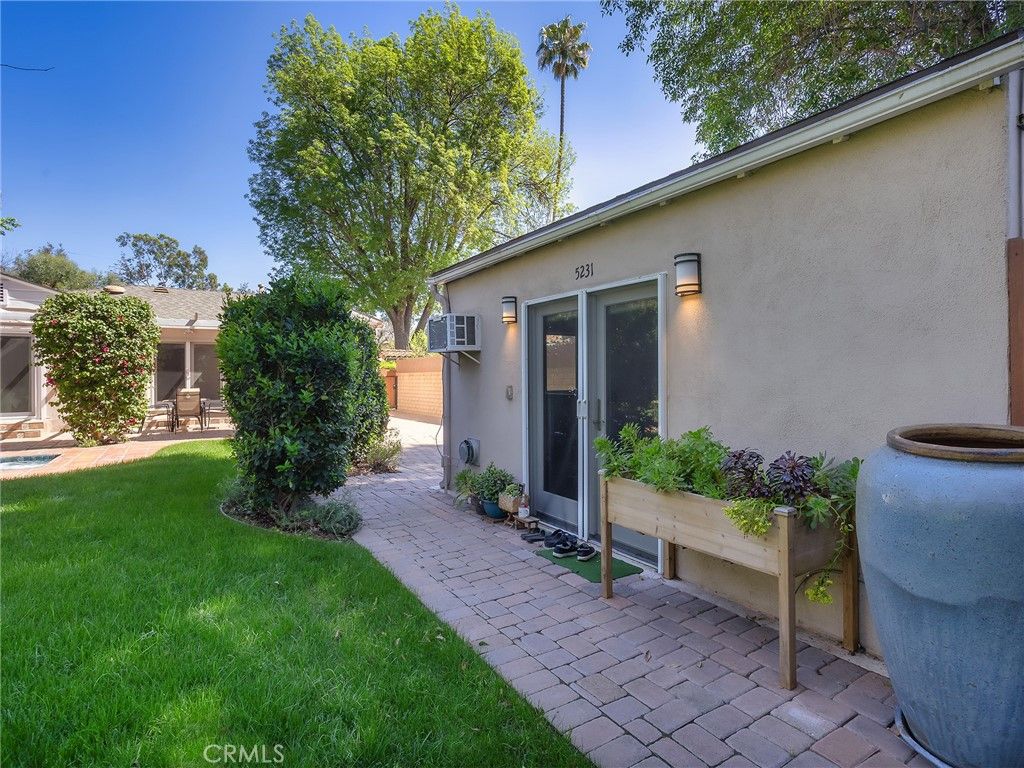 Image 42 of property listing at 5233 Lemp Avenue, Valley Village, CA 91601