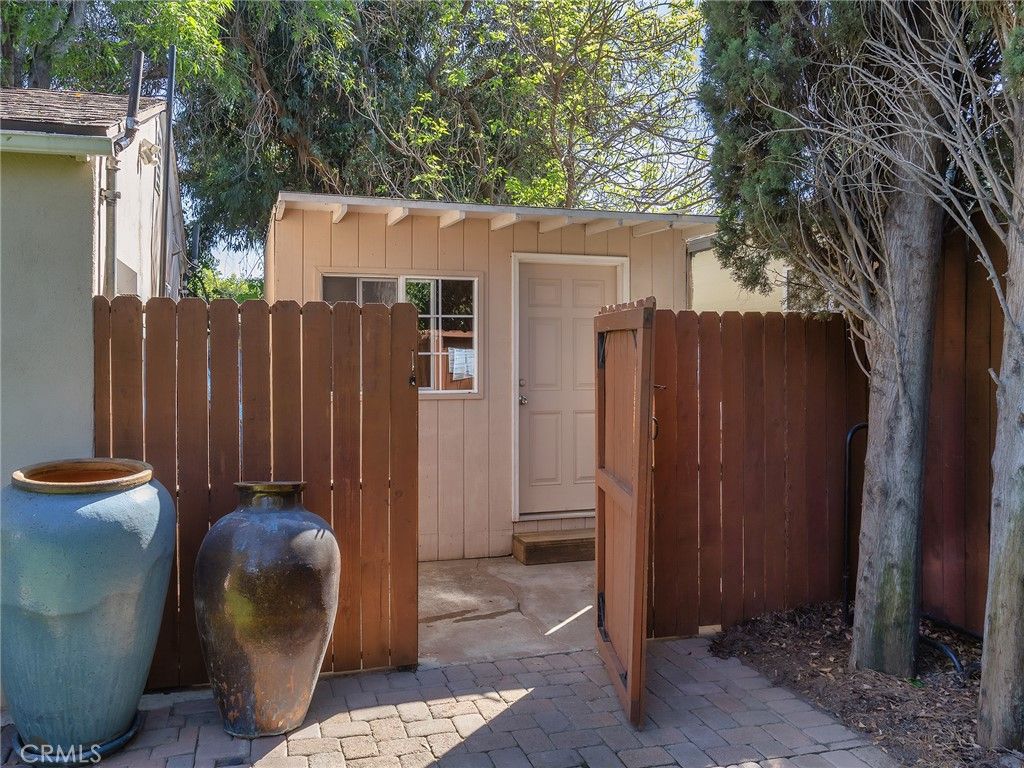 Image 44 of property listing at 5233 Lemp Avenue, Valley Village, CA 91601