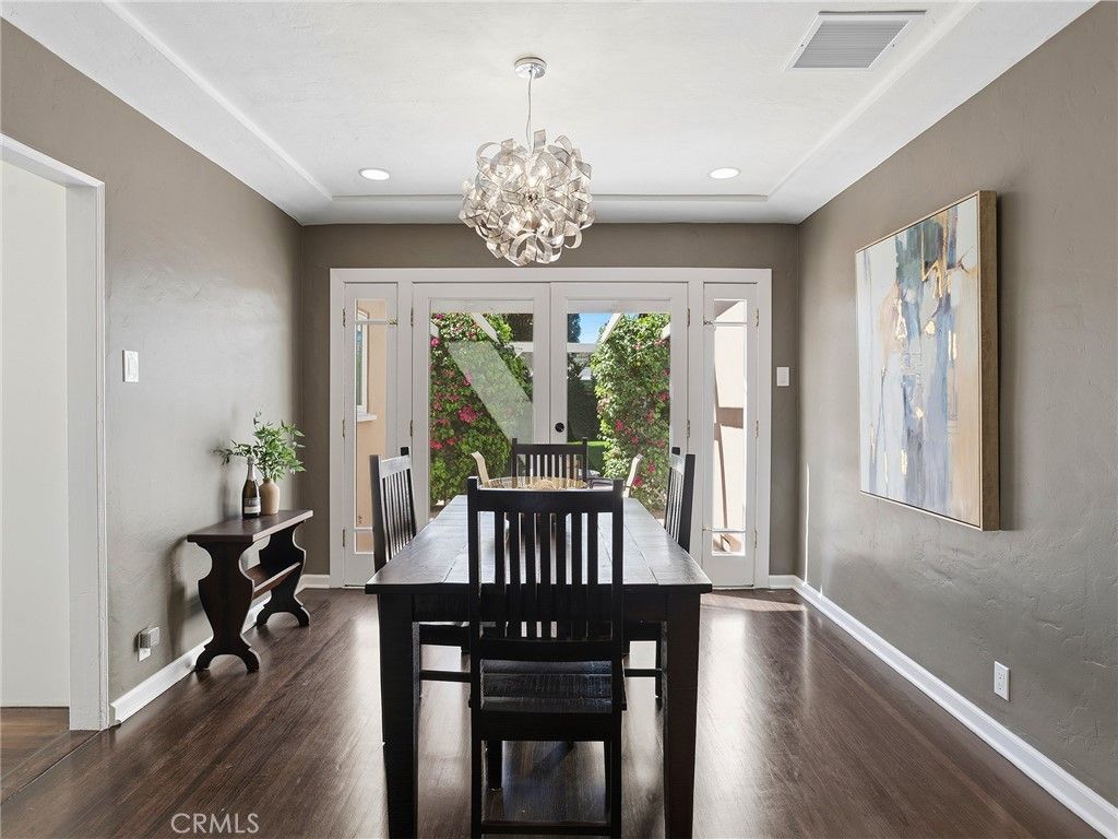 Image 7 of property listing at 5233 Lemp Avenue, Valley Village, CA 91601