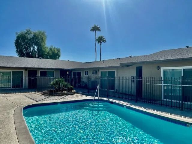 686 E Cottonwood G, Palm Springs, CA 92262