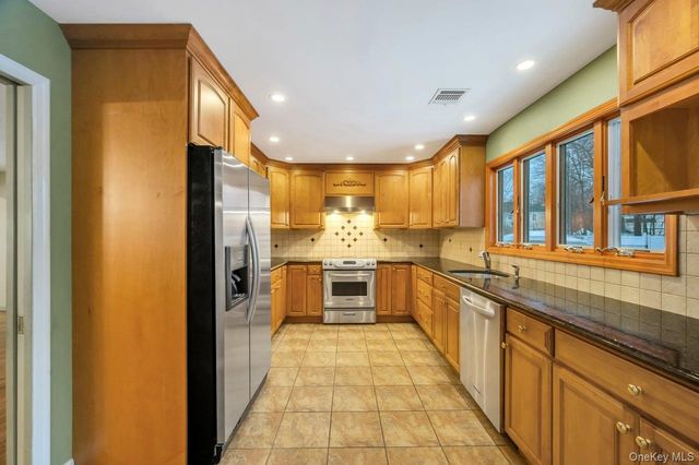 105 Browns Road, Nesconset, NY 11767