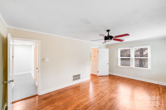 5001 Vescova Court, Charlotte, NC 28212