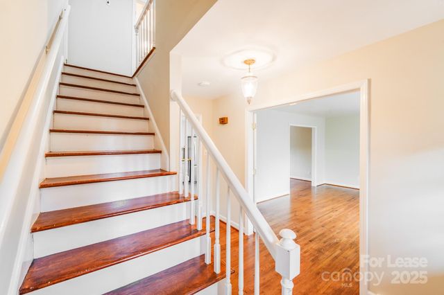 5001 Vescova Court, Charlotte, NC 28212