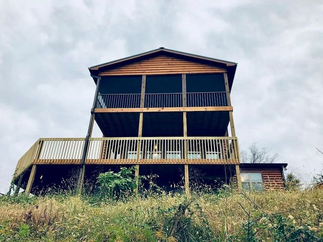 795 Red Bud Ln, Sevierville, TN 37876
